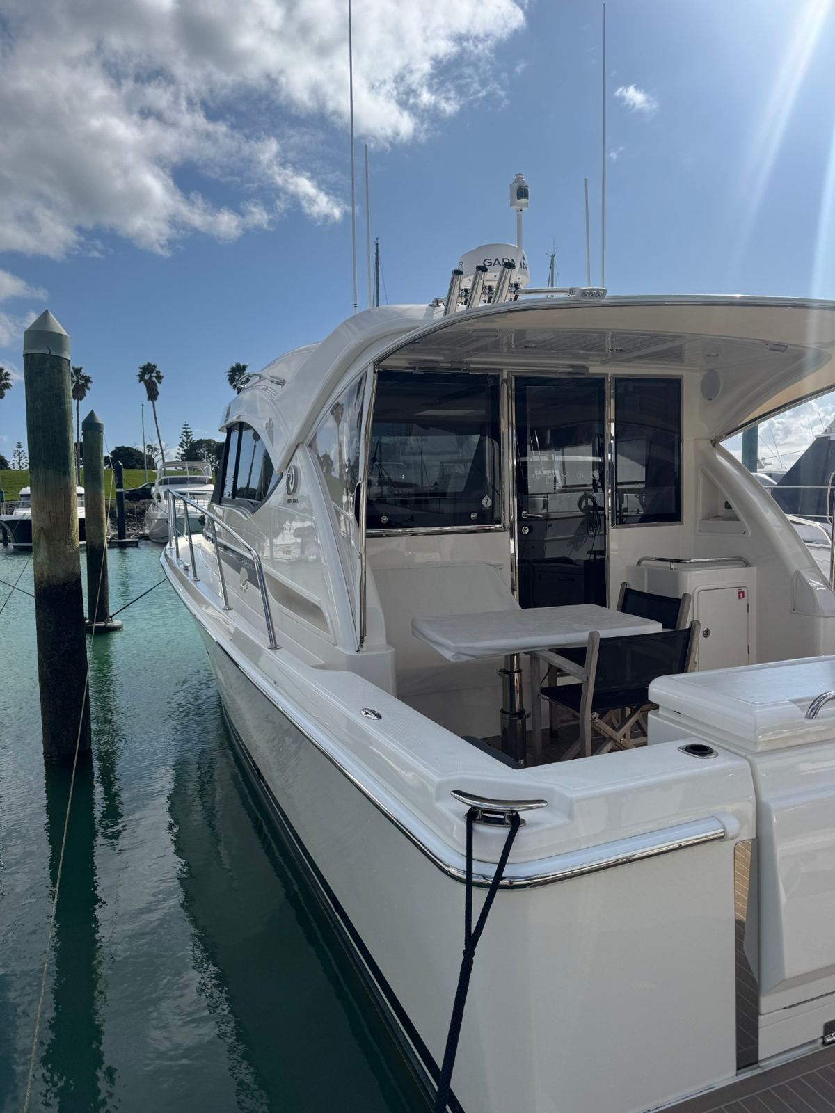 Clean cockpit and side decks of a launch